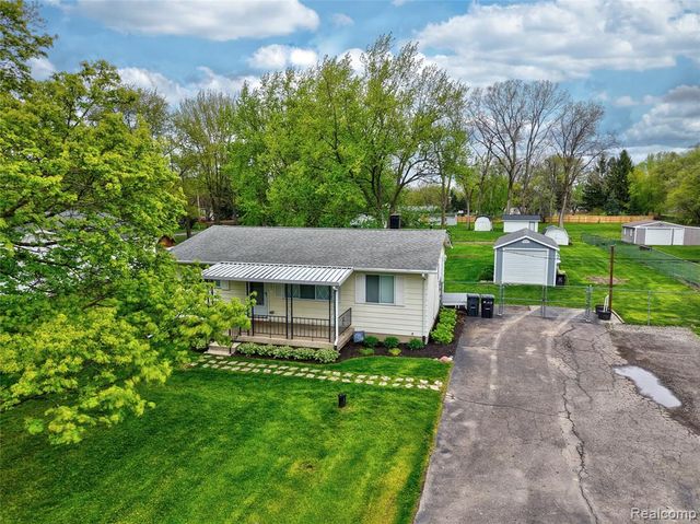 6087 E Hill Road, Grand Blanc, MI 48439