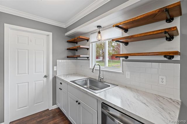6087 E Hill Road, Grand Blanc, MI 48439