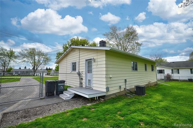 6087 E Hill Road, Grand Blanc, MI 48439