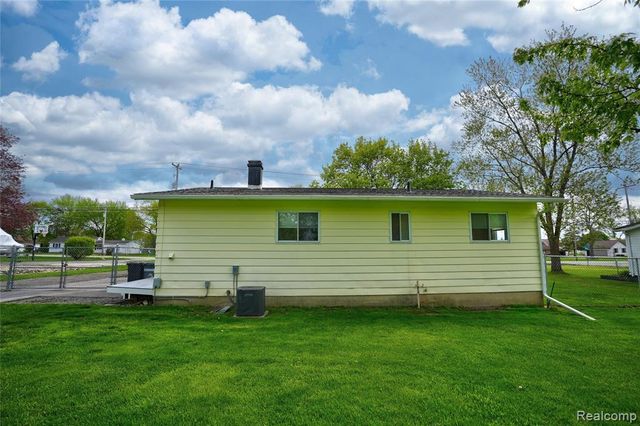 6087 E Hill Road, Grand Blanc, MI 48439