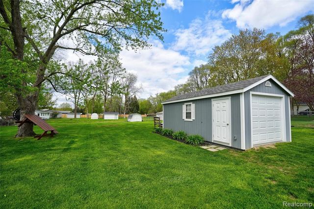 6087 E Hill Road, Grand Blanc, MI 48439