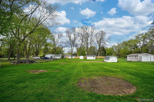 6087 E Hill Road, Grand Blanc, MI 48439