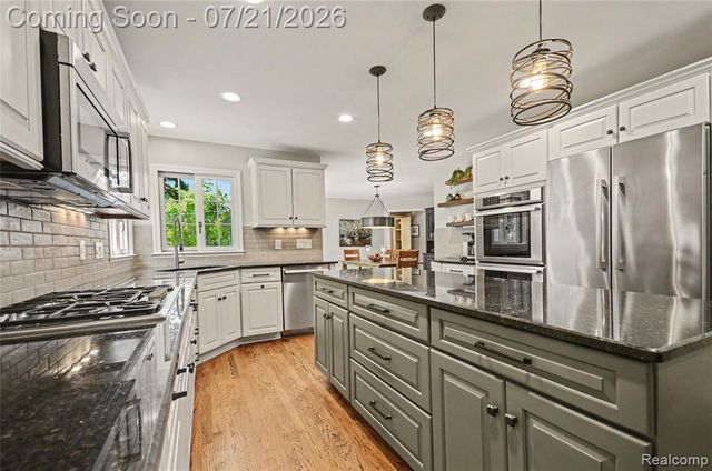 3780 Squirrel Road, Bloomfield Hills, MI 48304