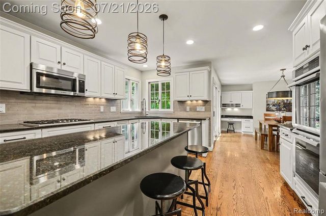 3780 Squirrel Road, Bloomfield Hills, MI 48304