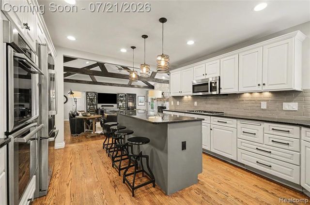 3780 Squirrel Road, Bloomfield Hills, MI 48304