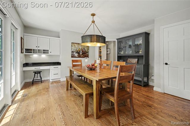 3780 Squirrel Road, Bloomfield Hills, MI 48304