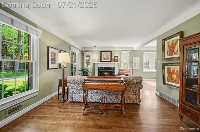 3780 Squirrel Road, Bloomfield Hills, MI 48304