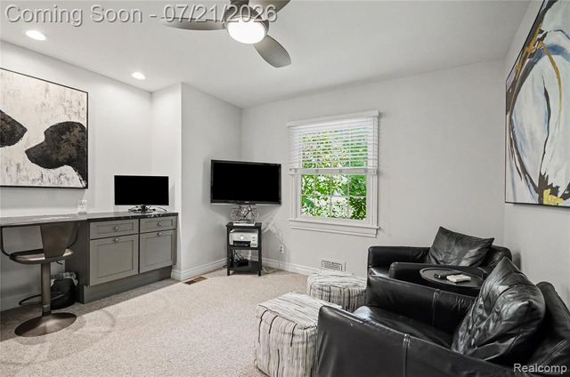 3780 Squirrel Road, Bloomfield Hills, MI 48304