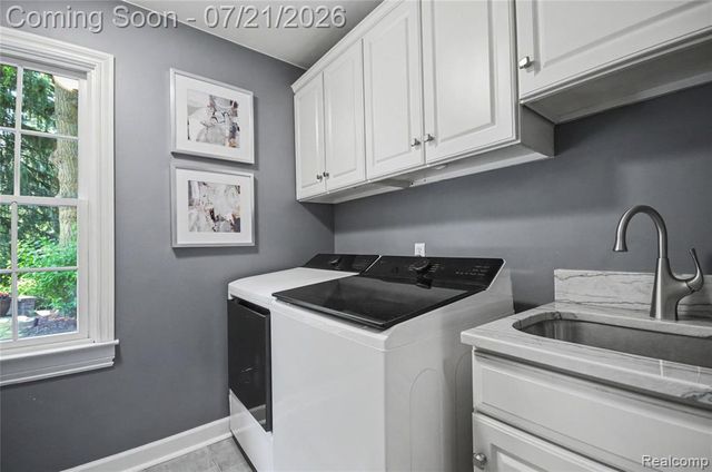 3780 Squirrel Road, Bloomfield Hills, MI 48304