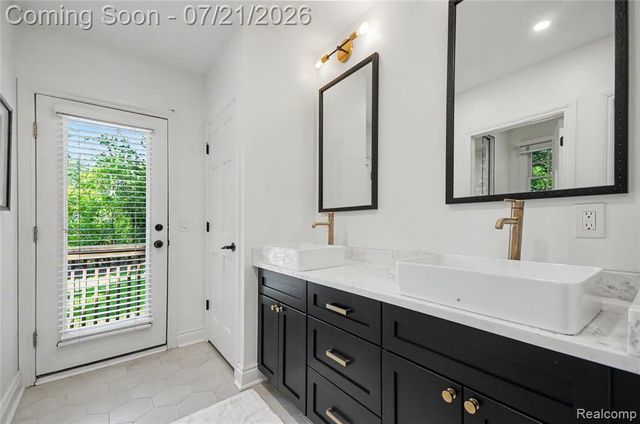 3780 Squirrel Road, Bloomfield Hills, MI 48304