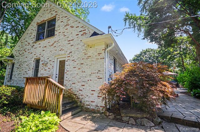 3780 Squirrel Road, Bloomfield Hills, MI 48304