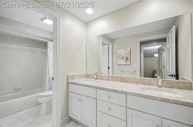 3780 Squirrel Road, Bloomfield Hills, MI 48304