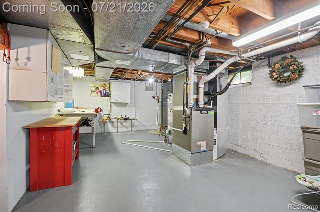 3780 Squirrel Road, Bloomfield Hills, MI 48304
