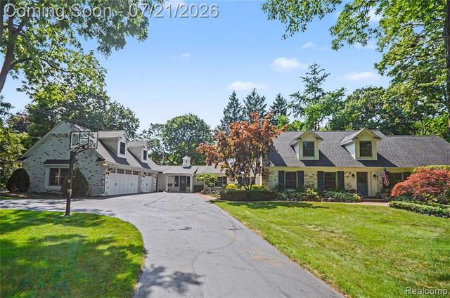 3780 Squirrel Road, Bloomfield Hills, MI 48304