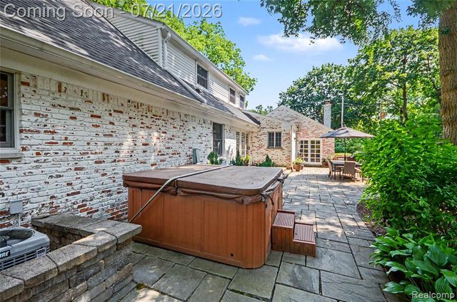 3780 Squirrel Road, Bloomfield Hills, MI 48304