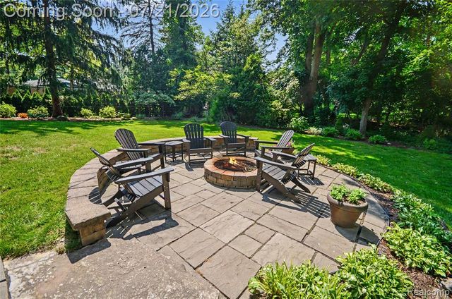 3780 Squirrel Road, Bloomfield Hills, MI 48304