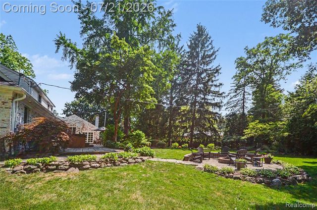 3780 Squirrel Road, Bloomfield Hills, MI 48304