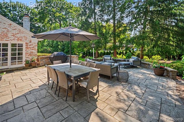 3780 Squirrel Road, Bloomfield Hills, MI 48304