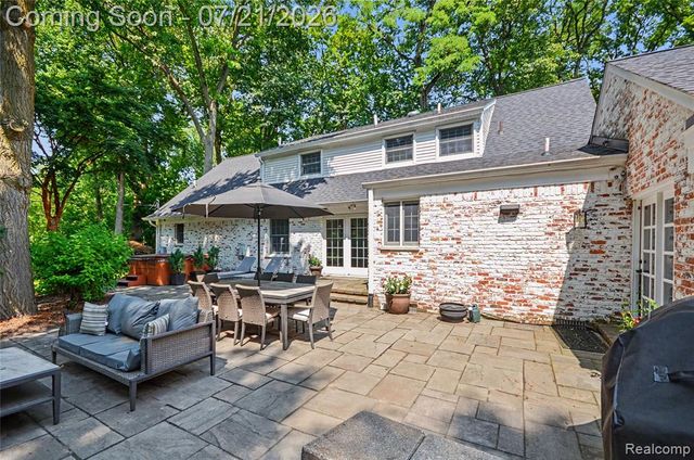 3780 Squirrel Road, Bloomfield Hills, MI 48304