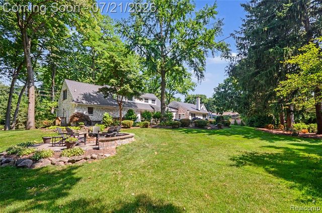 3780 Squirrel Road, Bloomfield Hills, MI 48304