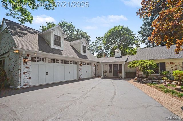 3780 Squirrel Road, Bloomfield Hills, MI 48304
