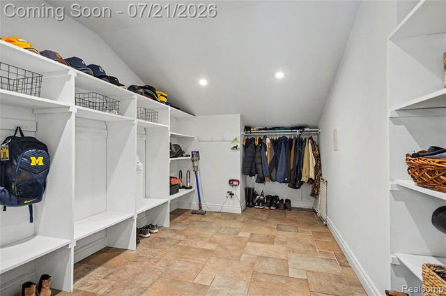 3780 Squirrel Road, Bloomfield Hills, MI 48304