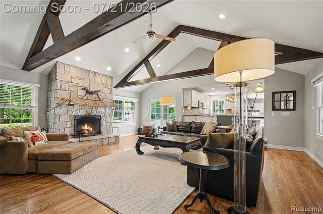3780 Squirrel Road, Bloomfield Hills, MI 48304