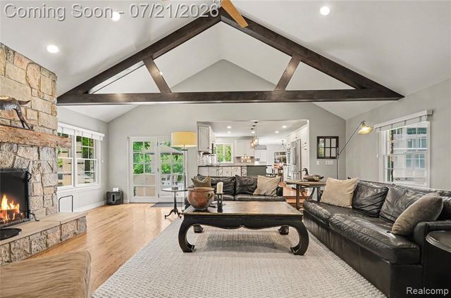 3780 Squirrel Road, Bloomfield Hills, MI 48304