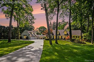 3780 Squirrel Road, Bloomfield Hills, MI 48304