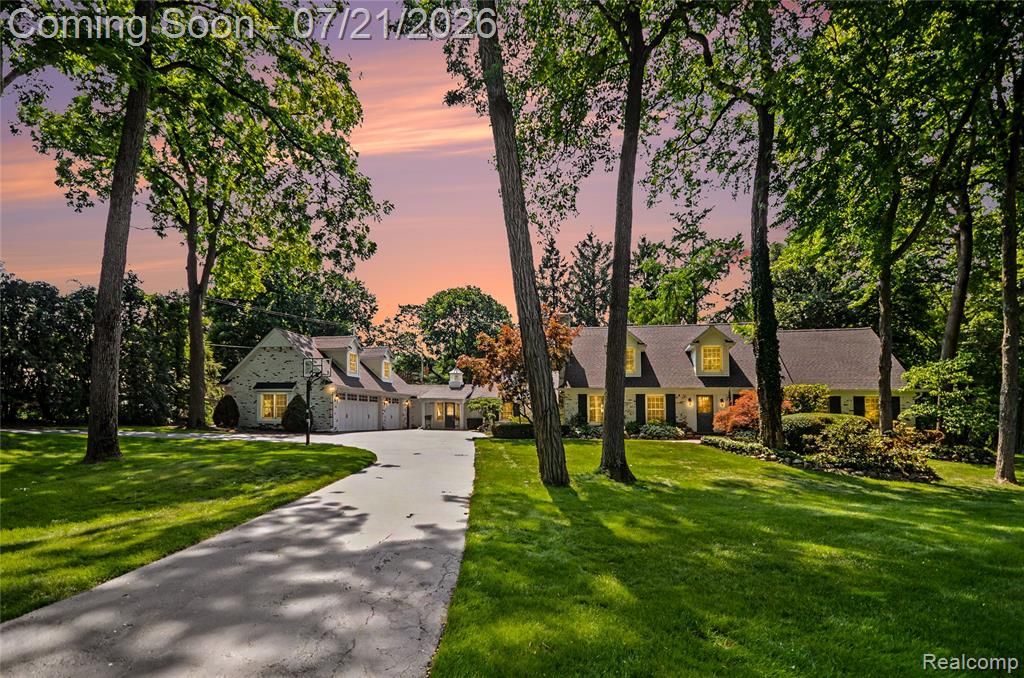 3780 Squirrel Road, Bloomfield Hills, MI 48304