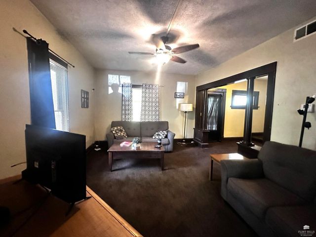 1729 Fairchild Avenue, Manhattan, KS 66502