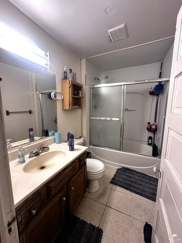 1729 Fairchild Avenue, Manhattan, KS 66502