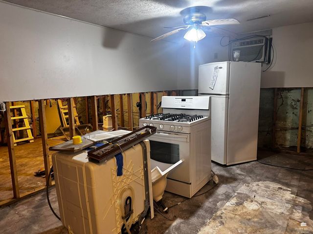 1729 Fairchild Avenue, Manhattan, KS 66502