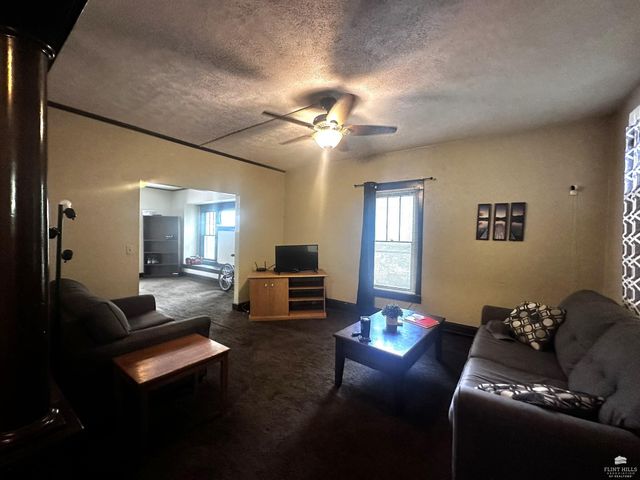1729 Fairchild Avenue, Manhattan, KS 66502