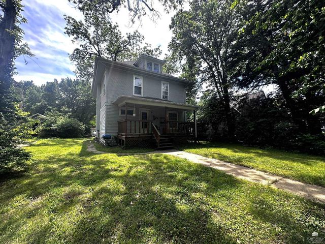 1729 Fairchild Avenue, Manhattan, KS 66502