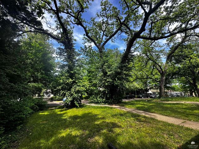 1729 Fairchild Avenue, Manhattan, KS 66502