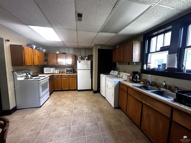 1729 Fairchild Avenue, Manhattan, KS 66502