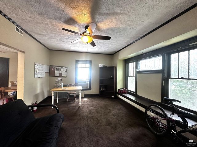 1729 Fairchild Avenue, Manhattan, KS 66502