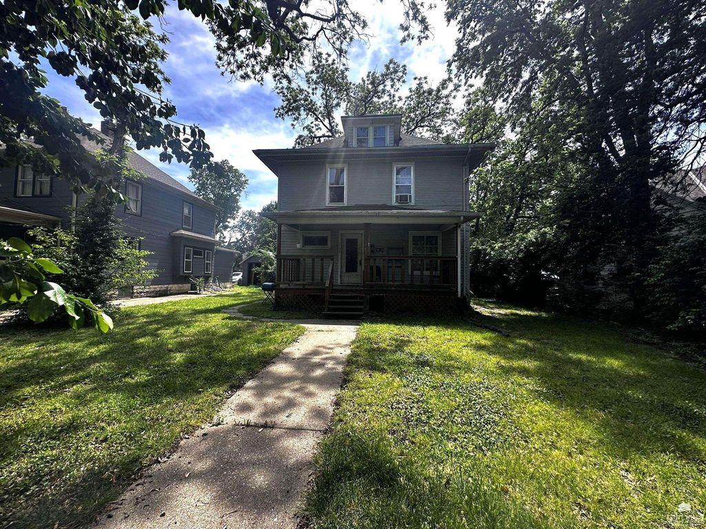1729 Fairchild Avenue, Manhattan, KS 66502