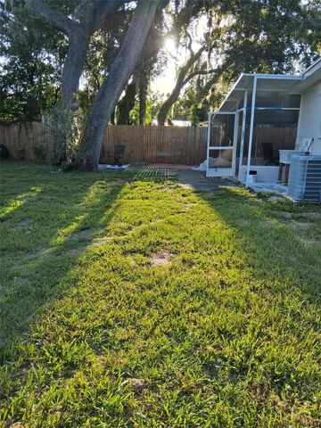 924 LAKEWOOD AVENUE, Tampa, FL 33613