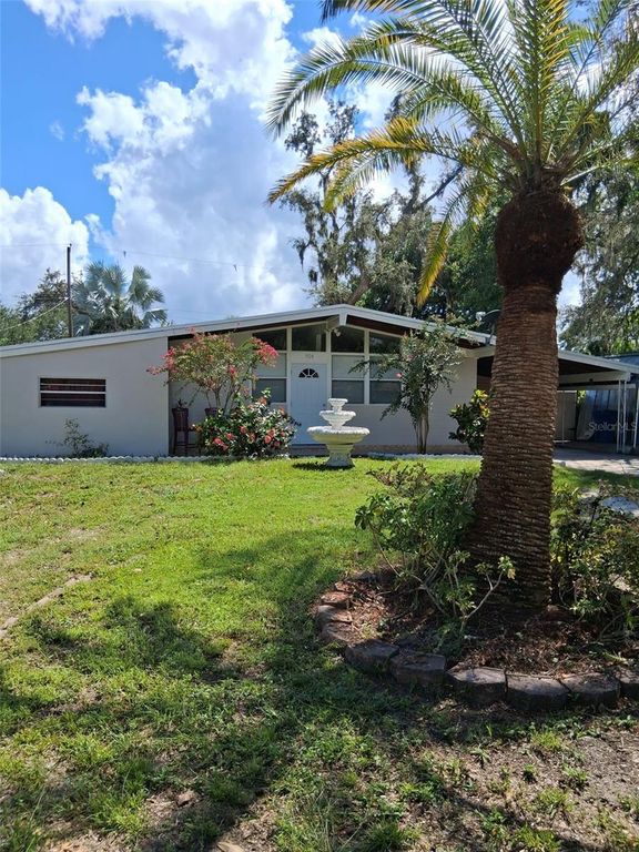 924 LAKEWOOD AVENUE, Tampa, FL 33613