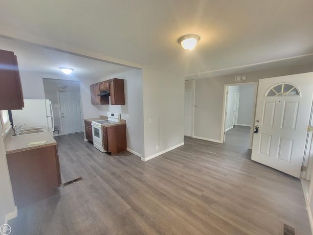 24203 Pingree Avenue, Warren, MI 48089