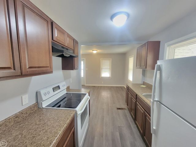 24203 Pingree Avenue, Warren, MI 48089