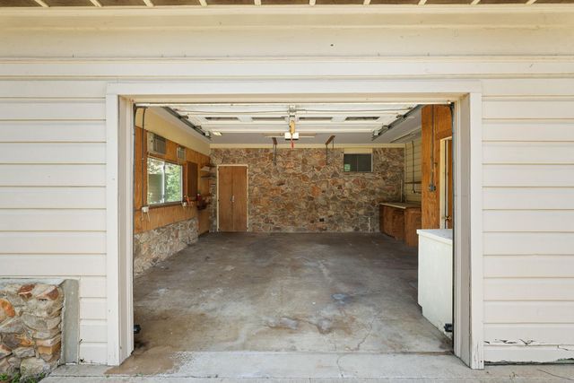 404 W Tom Green Street, Brenham, TX 77833