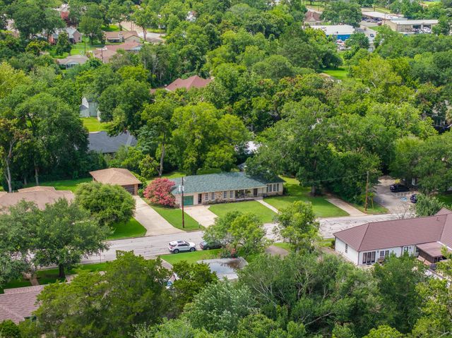 404 W Tom Green Street, Brenham, TX 77833