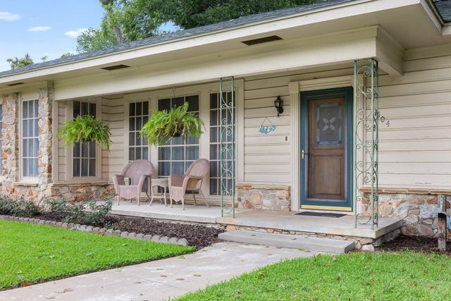 404 W Tom Green Street, Brenham, TX 77833