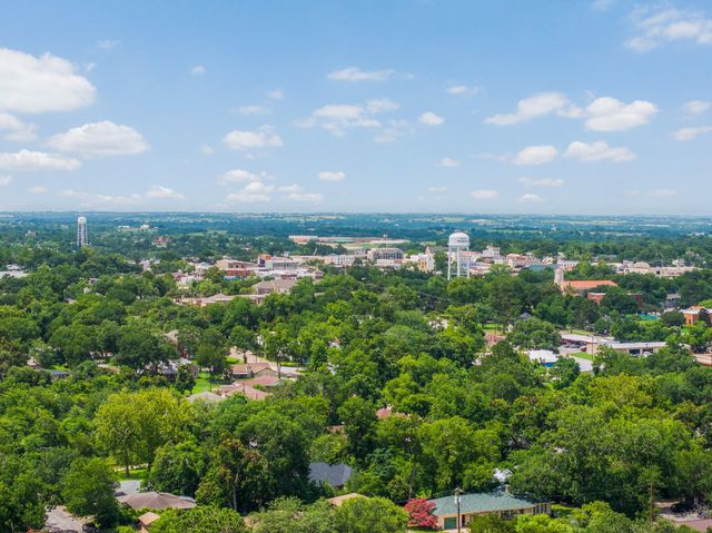 404 W Tom Green Street, Brenham, TX 77833