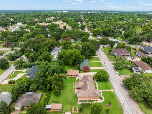 404 W Tom Green Street, Brenham, TX 77833