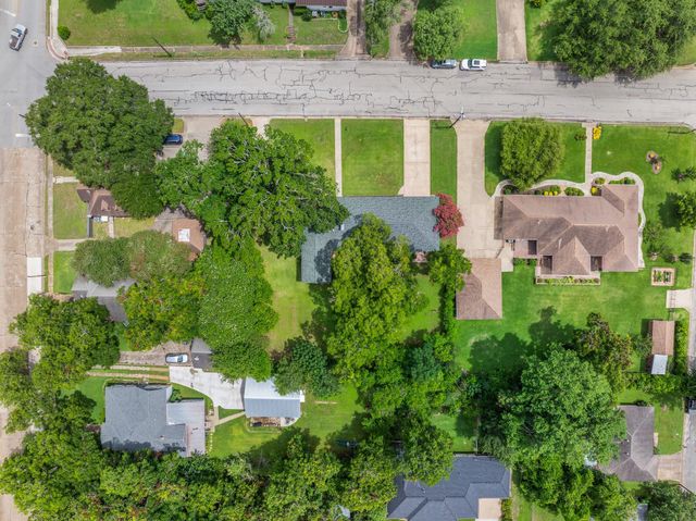 404 W Tom Green Street, Brenham, TX 77833