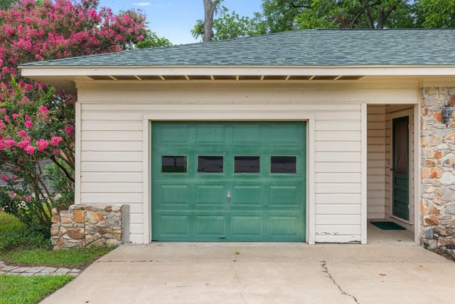 404 W Tom Green Street, Brenham, TX 77833